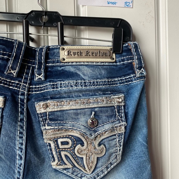 Rock Revival size 28 “Sundee” mid-rise boot cut jeans - Picture 2 of 3